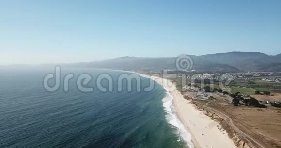 美国加利福尼亚州旧金山湾区附近半月湾空中悬崖视频的预览图