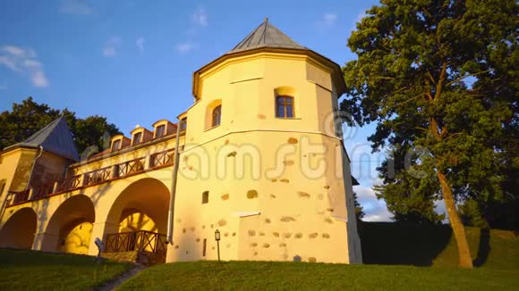 立陶宛日落的诺维里斯基城堡视频的预览图