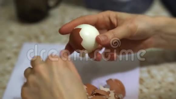 清洗熟鸡蛋视频的预览图