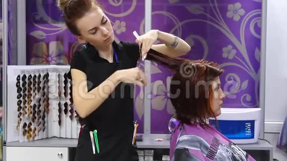 理发师的女人视频的预览图
