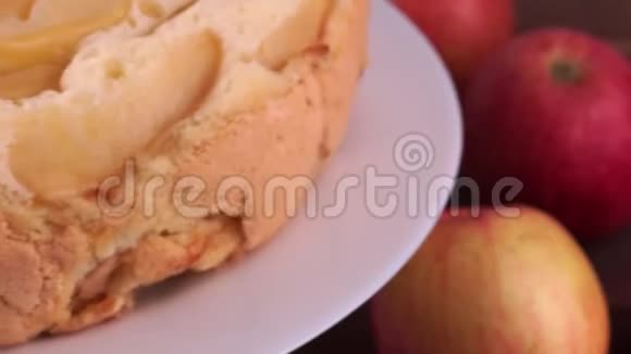 烤苹果派视频的预览图