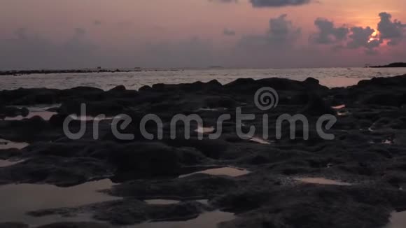 印度洋低潮时的暗礁马尔代夫视频视频的预览图