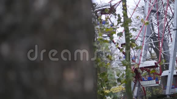 Chernivtsi公园里的摩天轮视频的预览图