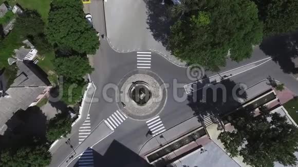 城市公园里美丽的喷泉视频的预览图