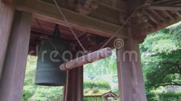 镰仓寺中的日本钟视频的预览图