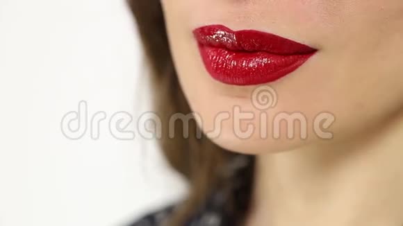 红唇美人笑视频的预览图