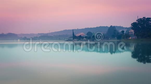 黄昏时分的玄湖美景达拉特视频的预览图