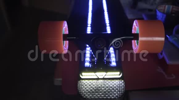 长板LED灯照明用马达组装滑板用于极限运动的碳桌溜冰视频的预览图