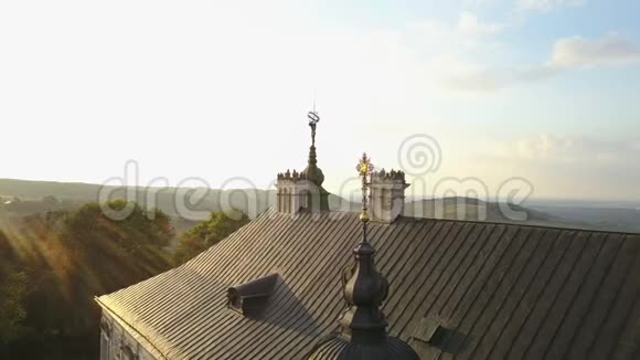 城堡空中摄影的雕像视频的预览图