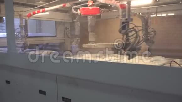 自动木线喷漆机家具厂视频的预览图
