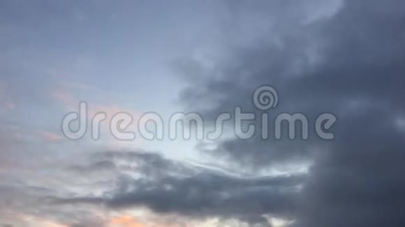 日落时云层的时间视频的预览图