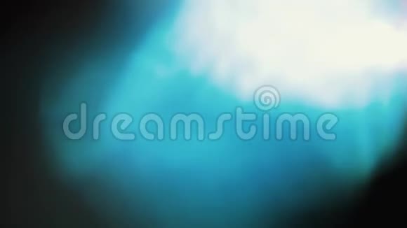 抽象的梦幻波克在蓝色的色调泄漏视频的预览图