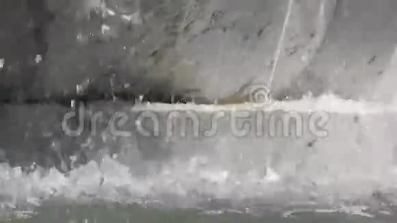 水溅和大理石视频的预览图