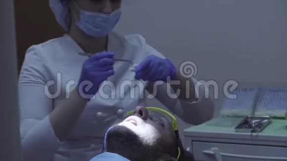 牙科诊所牙科治疗牙齿视频的预览图