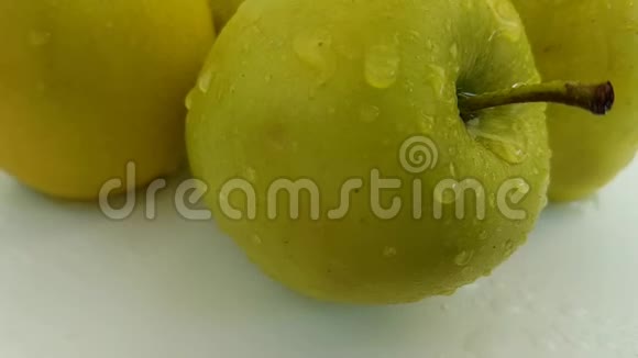 苹果绿湿滴水慢拍视频的预览图