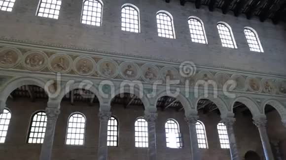 圣阿波利纳大教堂中殿右侧墙上的马赛克视频的预览图