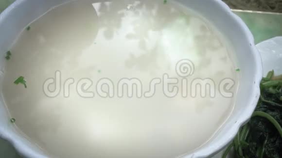 贻贝中国汤菜视频的预览图