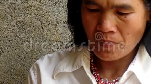 成熟的女人嚼槟榔视频的预览图