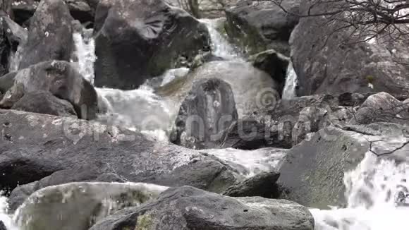 斯诺顿奥格文小屋的瀑布视频的预览图