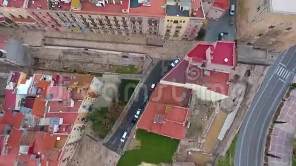 鸟瞰历史街区和塔拉戈纳大教堂视频的预览图