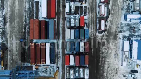航空观景港集装箱码头集装箱船进出口及商务物流视频的预览图