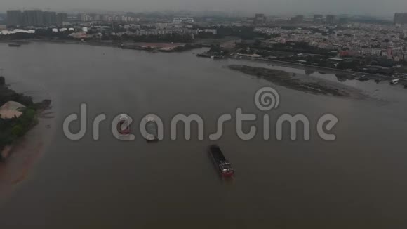 珠江上的大型货船广州视频的预览图