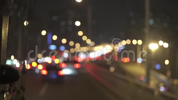 上海非重点道路夜间交通灯视频的预览图