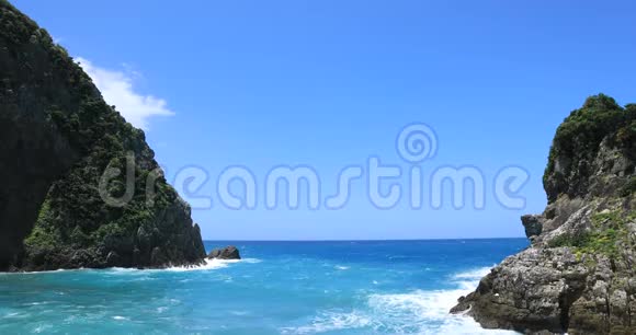 大岛大岛大岛蓝洋附近的托古山悬崖宽射视频的预览图
