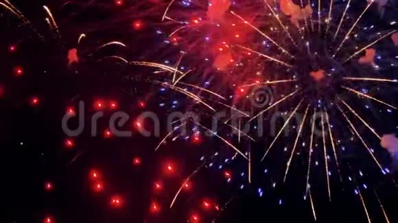 雄伟的新年庆典烟火4K视频的预览图
