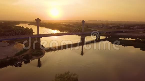 现代吊桥视频的预览图