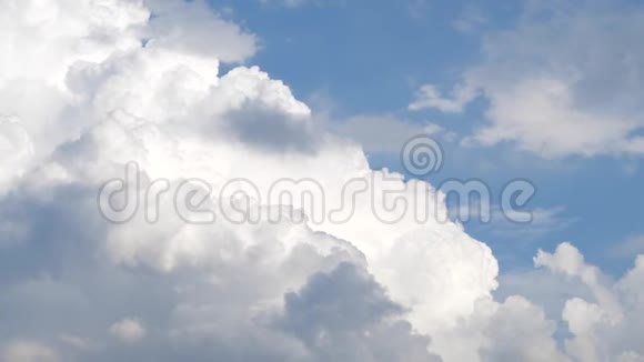 时间流逝多云的天空视频视频的预览图