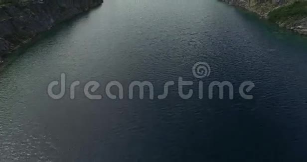 阿拉斯加的大河视频的预览图