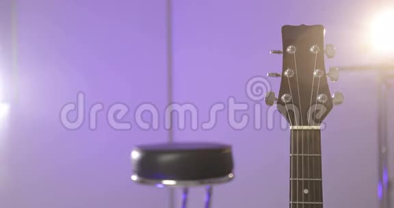 4K声经典木吉他视频的预览图