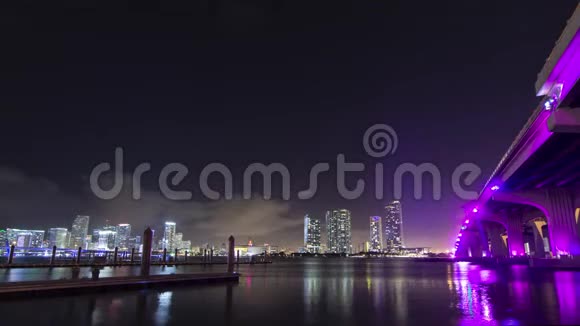 迈阿密天际线和迈阿密海滩大桥市中心视频的预览图