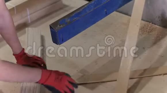 木制木板和木板是在家具厂制造的视频的预览图