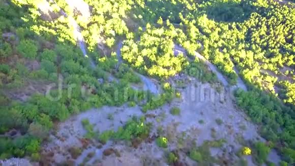 卡斯特兰山谷的空中景色视频的预览图