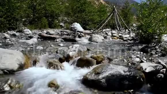 山溪的平静视频的预览图