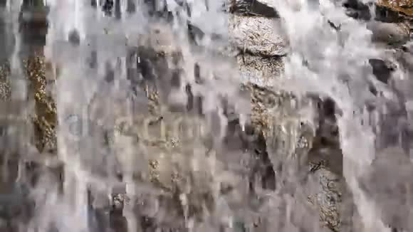 小瀑布视频的预览图