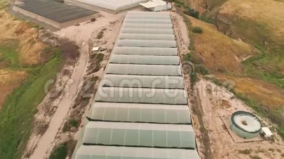 以色列境内约旦Vally大型温室农场的空中镜头视频的预览图