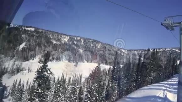 滑雪椅电梯视频的预览图