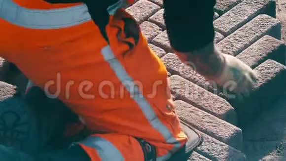 人行道铺装施工工程视频的预览图