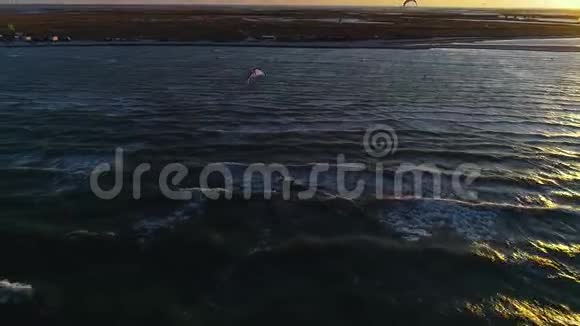 慢镜头海上放风筝视频的预览图