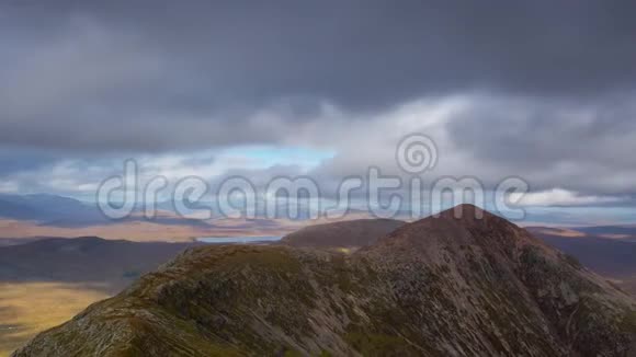 苏格兰高地嘉能可山上的景观和Bachaille视频的预览图