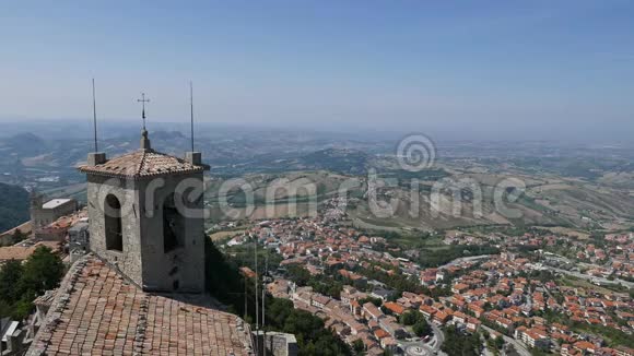 从第一座被称为瓜伊塔的塔中看到的圣马力诺全景视频的预览图