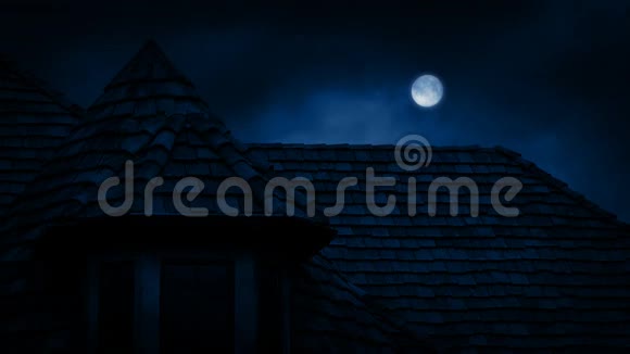 哥特式屋顶与满月视频的预览图