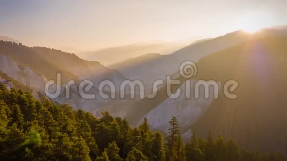晨溪峡谷瑞士航空4k视频的预览图