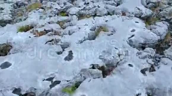 爱尔兰伯伦的奇异石场空中飞行镜头视频的预览图