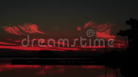 太阳升起水帕克湾波兰视频的预览图