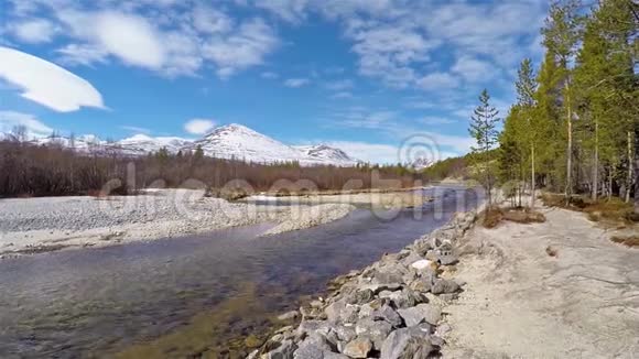 挪威朗达内国家公园森林和湖泊全景视频的预览图