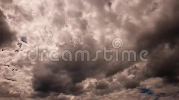 滚滚的灰色云层视频的预览图